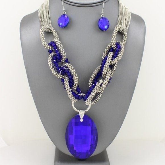 Jewelry - Oval Crystal Pendant Necklace Set Jewelry - Oval Crystal Pendant Necklace Set